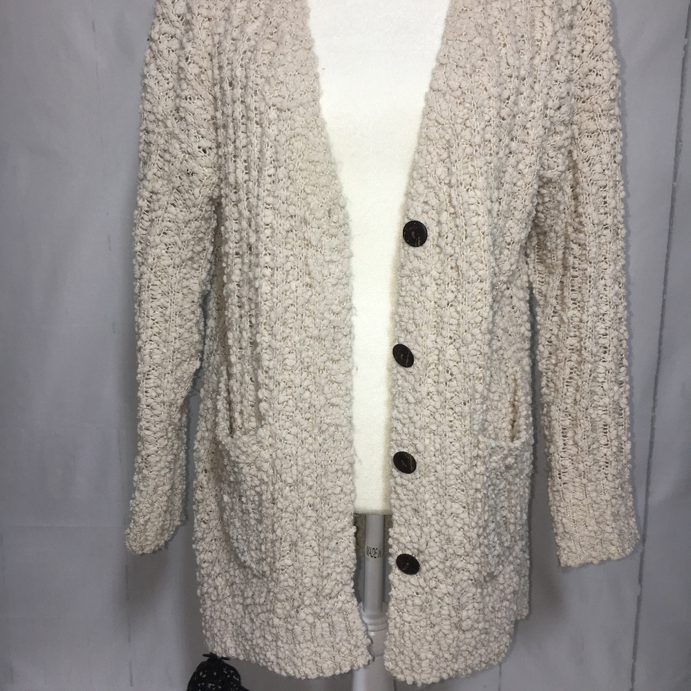 COZY KNIT CREAM COLORED SWEATER